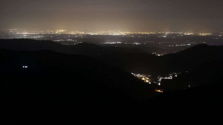 Dieses Bild zeigt eine Webcam-Aufnahme vom Achertal, aufgenommen am Montag, den 09.03.2026 um 22:30 Uhr. Die Temperatur betrug 9.1°C.