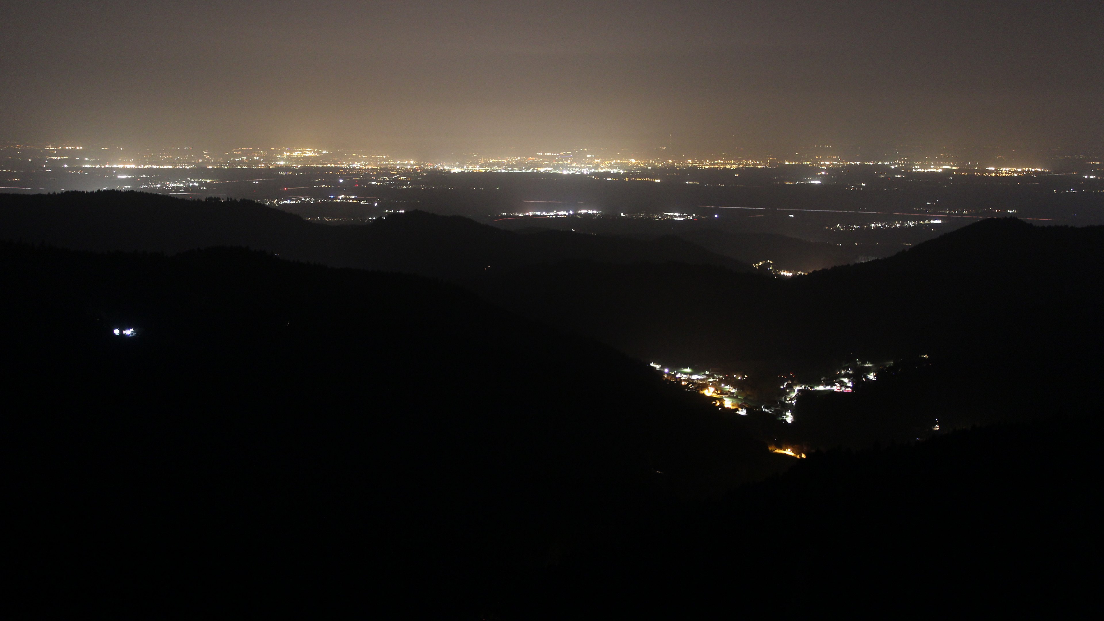 Dieses Bild zeigt eine Webcam-Aufnahme vom Achertal, aufgenommen am Montag, den 09.03.2026 um 22:30 Uhr. Die Temperatur betrug 9.1°C.