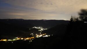 Dieses Bild zeigt eine Webcam-Aufnahme vom Achertal, aufgenommen am Montag, den 24.08.2026 um 05:10 Uhr. Die Temperatur betrug 12.7°C.
