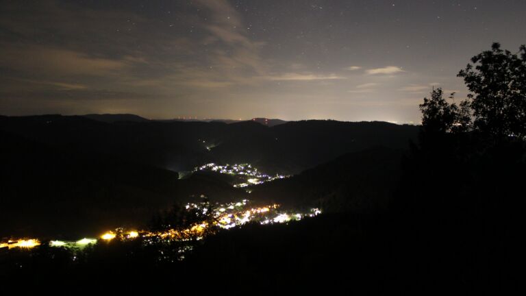 Dieses Bild zeigt eine Webcam-Aufnahme vom Achertal, aufgenommen am Mittwoch, den 16.09.2026 um 23:30 Uhr. Die Temperatur betrug 12.4°C.