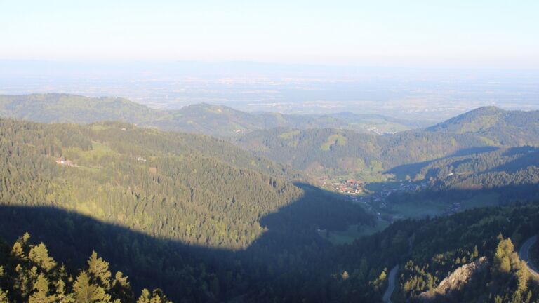 Dieses Bild zeigt eine Webcam-Aufnahme vom Achertal, aufgenommen am Donnerstag, den 23.04.2026 um 07:30 Uhr. Die Temperatur betrug 6.9°C.