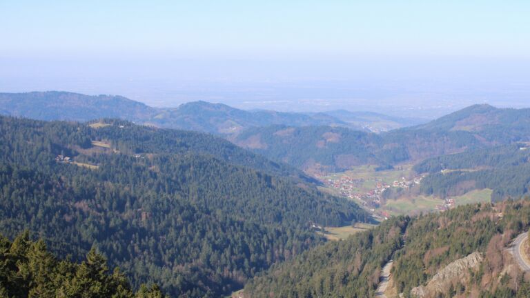 Dieses Bild zeigt eine Webcam-Aufnahme vom Achertal, aufgenommen am Mittwoch, den 04.03.2026 um 10:30 Uhr. Die Temperatur betrug 7.7°C.