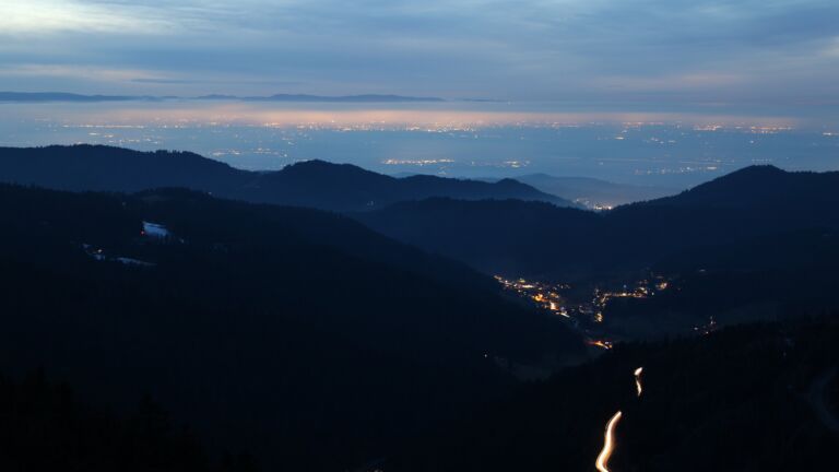 Dieses Bild zeigt eine Webcam-Aufnahme vom Achertal, aufgenommen am Donnerstag, den 05.02.2026 um 18:20 Uhr. Die Temperatur betrug 3.2°C.