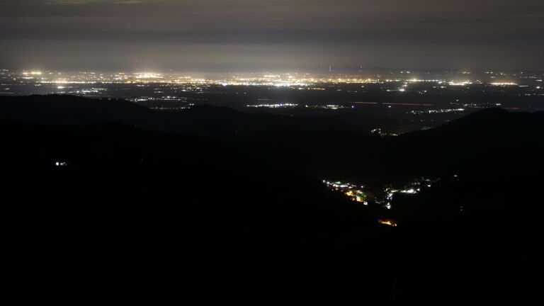 Dieses Bild zeigt eine Webcam-Aufnahme vom Achertal, aufgenommen am Freitag, den 10.04.2026 um 02:00 Uhr. Die Temperatur betrug 11.4°C.