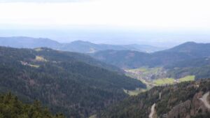 Dieses Bild zeigt eine Webcam-Aufnahme vom Achertal, aufgenommen am Sonntag, den 05.04.2026 um 16:10 Uhr. Die Temperatur betrug 11.9°C.