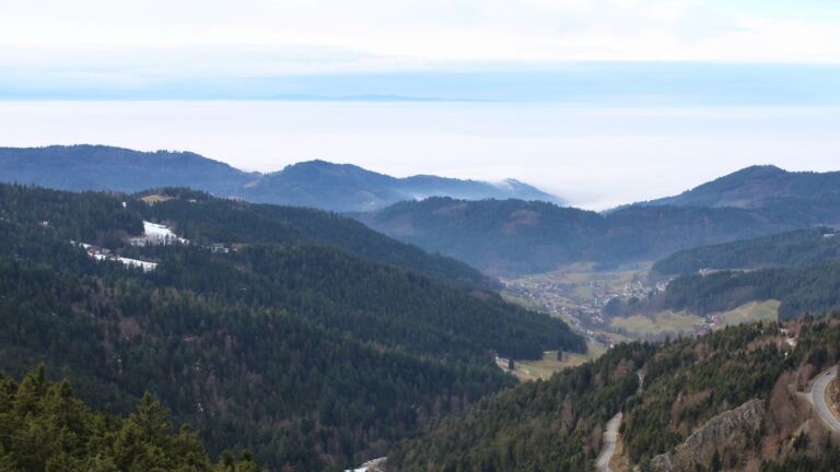 Dieses Bild zeigt eine Webcam-Aufnahme vom Achertal, aufgenommen am Freitag, den 23.01.2026 um 14:20 Uhr. Die Temperatur betrug 7.7°C.