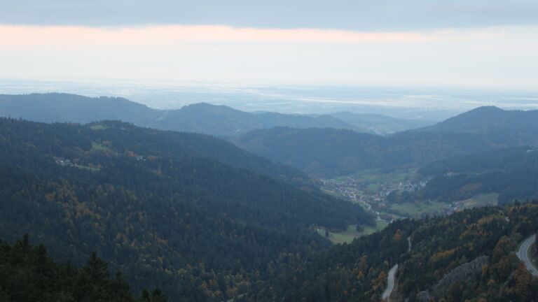 Dieses Bild zeigt eine Webcam-Aufnahme vom Achertal, aufgenommen am Sonntag, den 12.10.2025 um 07:50 Uhr. Die Temperatur betrug 5.6°C.