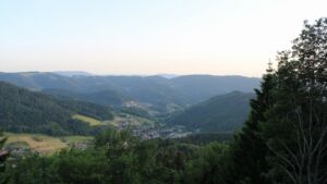 Dieses Bild zeigt eine Webcam-Aufnahme vom Achertal, aufgenommen am Samstag, den 30.05.2026 um 20:30 Uhr. Die Temperatur betrug 25.9°C.