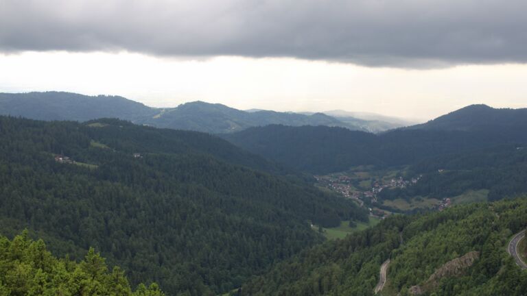 Dieses Bild zeigt eine Webcam-Aufnahme vom Achertal, aufgenommen am Sonntag, den 08.06.2025 um 17:10 Uhr. Die Temperatur betrug 8°C.