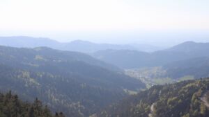 Dieses Bild zeigt eine Webcam-Aufnahme vom Achertal, aufgenommen am Mittwoch, den 22.04.2026 um 18:00 Uhr. Die Temperatur betrug 10.1°C.