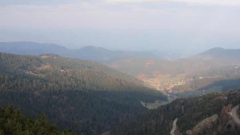 Dieses Bild zeigt eine Webcam-Aufnahme vom Achertal, aufgenommen am Montag, den 23.03.2026 um 07:30 Uhr. Die Temperatur betrug 5.7°C.