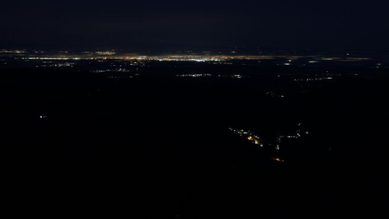 Dieses Bild zeigt eine Webcam-Aufnahme vom Achertal, aufgenommen am Sonntag, den 16.11.2025 um 06:30 Uhr. Die Temperatur betrug 7.9°C.