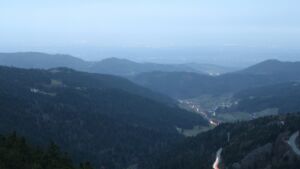 Dieses Bild zeigt eine Webcam-Aufnahme vom Achertal, aufgenommen am Freitag, den 14.11.2025 um 17:10 Uhr. Die Temperatur betrug 15.9°C.