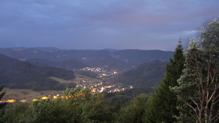 Dieses Bild zeigt eine Webcam-Aufnahme vom Achertal, aufgenommen am Freitag, den 31.07.2026 um 22:00 Uhr. Die Temperatur betrug 17.4°C.