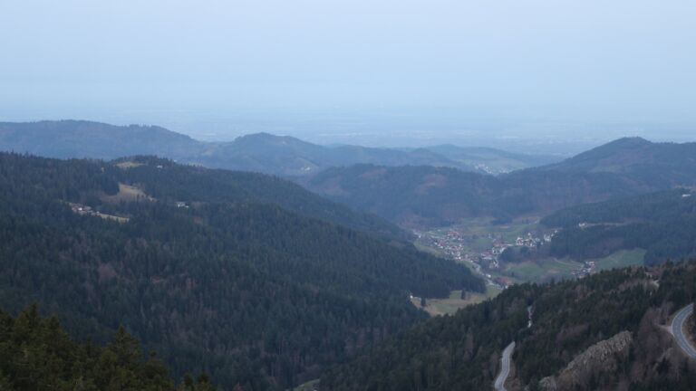 Dieses Bild zeigt eine Webcam-Aufnahme vom Achertal, aufgenommen am Freitag, den 06.03.2026 um 07:00 Uhr. Die Temperatur betrug 11.2°C.