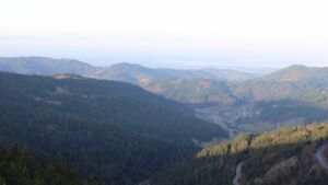 Dieses Bild zeigt eine Webcam-Aufnahme vom Achertal, aufgenommen am Freitag, den 12.12.2025 um 09:30 Uhr. Die Temperatur betrug 8°C.