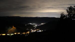 Dieses Bild zeigt eine Webcam-Aufnahme vom Achertal, aufgenommen am Samstag, den 22.08.2026 um 04:40 Uhr. Die Temperatur betrug 11.1°C.