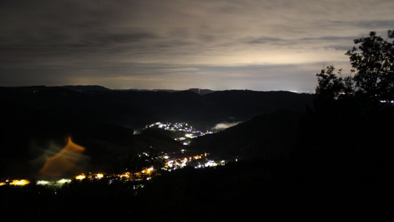 Dieses Bild zeigt eine Webcam-Aufnahme vom Achertal, aufgenommen am Samstag, den 22.08.2026 um 04:40 Uhr. Die Temperatur betrug 11.1°C.