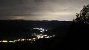Dieses Bild zeigt eine Webcam-Aufnahme vom Achertal, aufgenommen am Samstag, den 16.05.2026 um 23:10 Uhr. Die Temperatur betrug 6.6°C.
