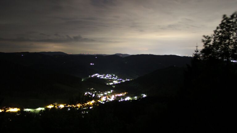 Dieses Bild zeigt eine Webcam-Aufnahme vom Achertal, aufgenommen am Samstag, den 16.05.2026 um 23:10 Uhr. Die Temperatur betrug 6.6°C.