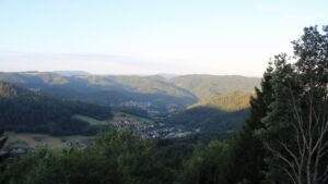 Dieses Bild zeigt eine Webcam-Aufnahme vom Achertal, aufgenommen am Freitag, den 07.08.2026 um 07:00 Uhr. Die Temperatur betrug 15.8°C.