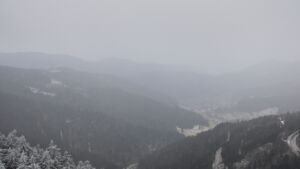 Dieses Bild zeigt eine Webcam-Aufnahme vom Achertal, aufgenommen am Mittwoch, den 24.12.2025 um 13:20 Uhr. Die Temperatur betrug -5.6°C.