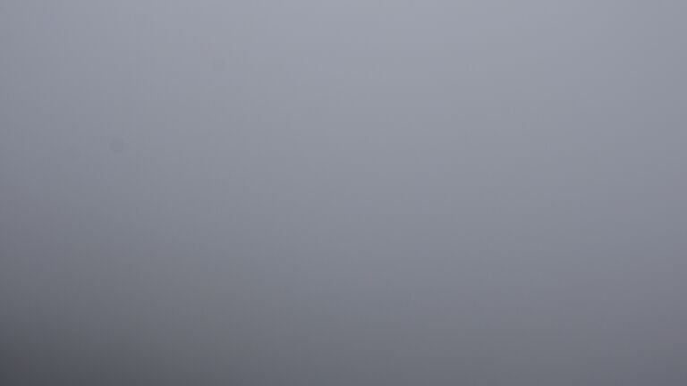 Dieses Bild zeigt eine Webcam-Aufnahme vom Achertal, aufgenommen am Montag, den 27.10.2025 um 14:00 Uhr. Die Temperatur betrug 3.3°C.