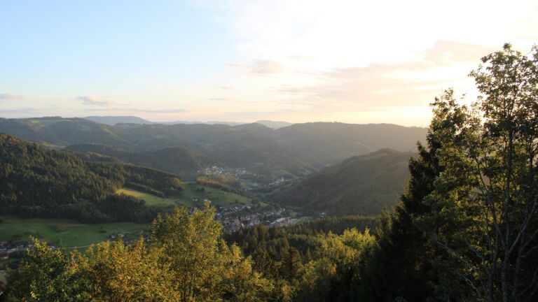 Dieses Bild zeigt eine Webcam-Aufnahme vom Achertal, aufgenommen am Freitag, den 18.09.2026 um 19:10 Uhr. Die Temperatur betrug 14.6°C.