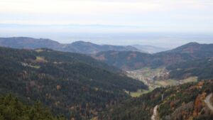 Dieses Bild zeigt eine Webcam-Aufnahme vom Achertal, aufgenommen am Freitag, den 31.10.2025 um 16:00 Uhr. Die Temperatur betrug 10.8°C.