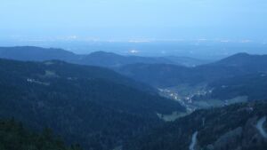 Dieses Bild zeigt eine Webcam-Aufnahme vom Achertal, aufgenommen am Samstag, den 15.11.2025 um 07:10 Uhr. Die Temperatur betrug 11.2°C.