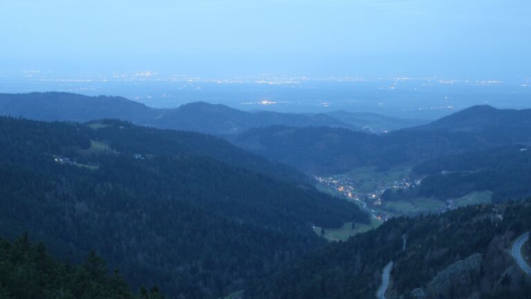 Dieses Bild zeigt eine Webcam-Aufnahme vom Achertal, aufgenommen am Samstag, den 15.11.2025 um 07:10 Uhr. Die Temperatur betrug 11.2°C.