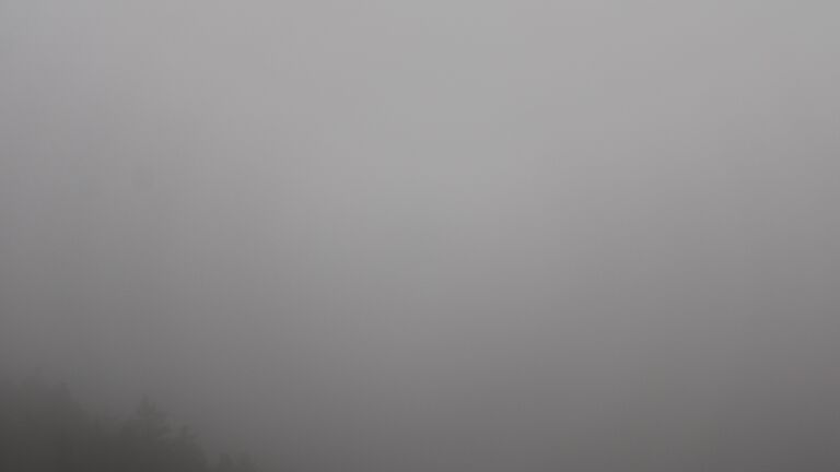 Dieses Bild zeigt eine Webcam-Aufnahme vom Achertal, aufgenommen am Freitag, den 24.10.2025 um 08:40 Uhr. Die Temperatur betrug 0.3°C.