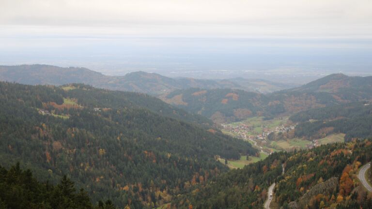 Dieses Bild zeigt eine Webcam-Aufnahme vom Achertal, aufgenommen am Dienstag, den 28.10.2025 um 08:40 Uhr. Die Temperatur betrug 3.9°C.