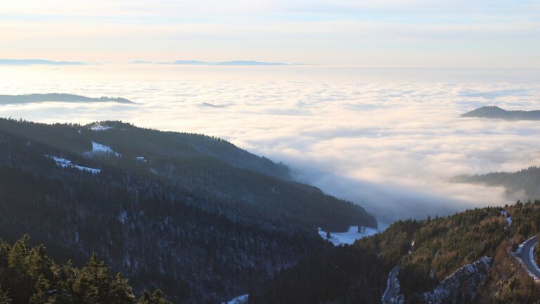 Dieses Bild zeigt eine Webcam-Aufnahme vom Achertal, aufgenommen am Samstag, den 22.11.2025 um 16:00 Uhr. Die Temperatur betrug -3.2°C.