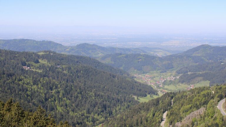 Dieses Bild zeigt eine Webcam-Aufnahme vom Achertal, aufgenommen am Donnerstag, den 30.04.2026 um 11:50 Uhr. Die Temperatur betrug 7.6°C.