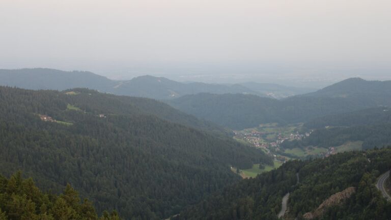 Dieses Bild zeigt eine Webcam-Aufnahme vom Achertal, aufgenommen am Donnerstag, den 14.08.2025 um 06:40 Uhr. Die Temperatur betrug 19.6°C.