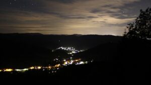 Dieses Bild zeigt eine Webcam-Aufnahme vom Achertal, aufgenommen am Mittwoch, den 13.05.2026 um 03:40 Uhr. Die Temperatur betrug 3.4°C.