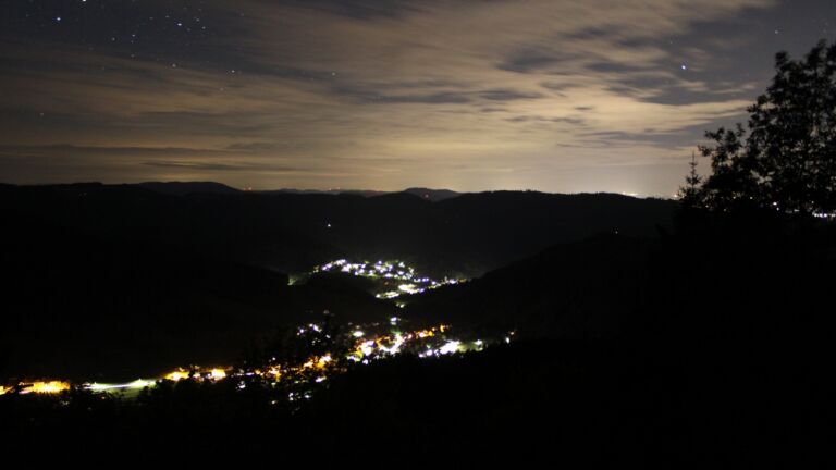 Dieses Bild zeigt eine Webcam-Aufnahme vom Achertal, aufgenommen am Mittwoch, den 13.05.2026 um 03:40 Uhr. Die Temperatur betrug 3.4°C.