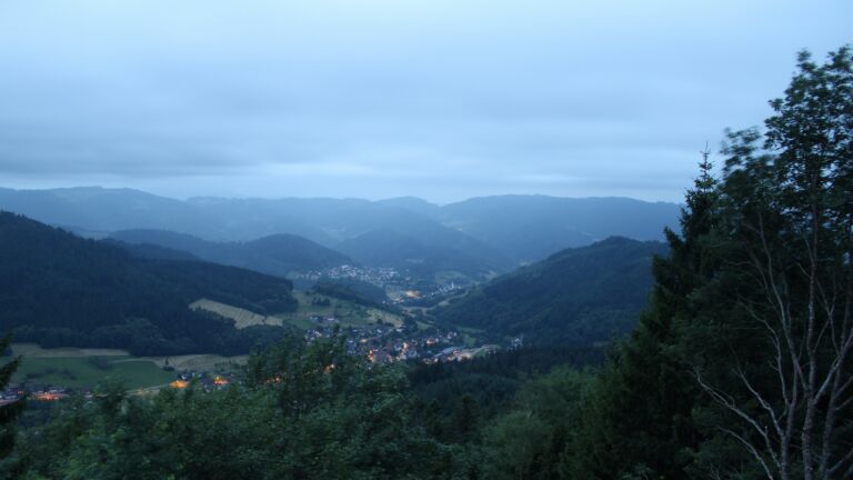 Dieses Bild zeigt eine Webcam-Aufnahme vom Achertal, aufgenommen am Montag, den 29.06.2026 um 05:10 Uhr. Die Temperatur betrug 19.7°C.