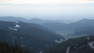 Dieses Bild zeigt eine Webcam-Aufnahme vom Achertal, aufgenommen am Freitag, den 03.04.2026 um 19:50 Uhr. Die Temperatur betrug 5.6°C.