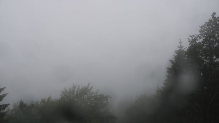 Dieses Bild zeigt eine Webcam-Aufnahme vom Achertal, aufgenommen am Freitag, den 12.06.2026 um 08:10 Uhr. Die Temperatur betrug 8.9°C.