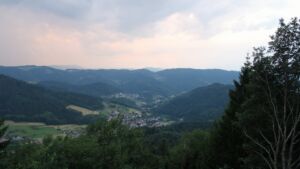 Dieses Bild zeigt eine Webcam-Aufnahme vom Achertal, aufgenommen am Dienstag, den 30.06.2026 um 21:30 Uhr. Die Temperatur betrug 22.4°C.