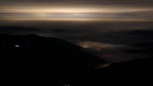 Dieses Bild zeigt eine Webcam-Aufnahme vom Achertal, aufgenommen am Freitag, den 23.01.2026 um 23:30 Uhr. Die Temperatur betrug 2.6°C.