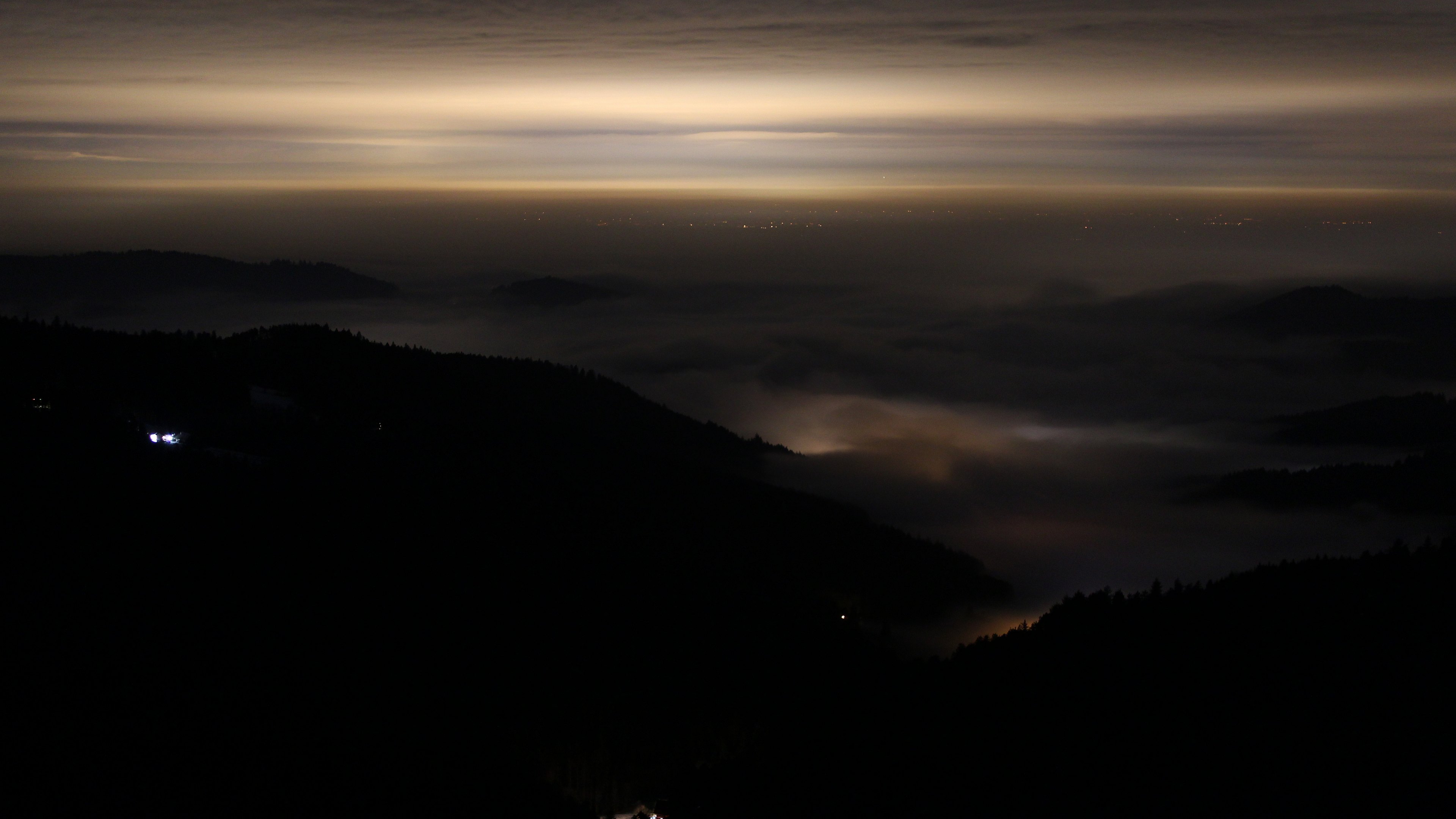 Dieses Bild zeigt eine Webcam-Aufnahme vom Achertal, aufgenommen am Freitag, den 23.01.2026 um 23:30 Uhr. Die Temperatur betrug 2.6°C.