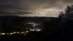 Dieses Bild zeigt eine Webcam-Aufnahme vom Achertal, aufgenommen am Donnerstag, den 08.10.2026 um 01:00 Uhr. Die Temperatur betrug 13.3°C.