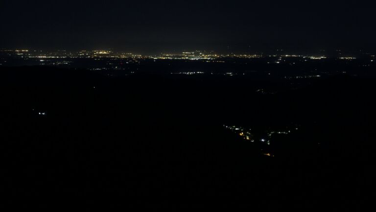 Dieses Bild zeigt eine Webcam-Aufnahme vom Achertal, aufgenommen am Sonntag, den 10.05.2026 um 04:30 Uhr. Die Temperatur betrug 12.6°C.