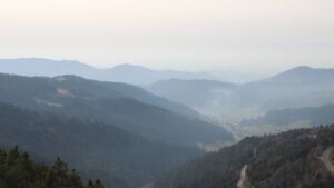 Dieses Bild zeigt eine Webcam-Aufnahme vom Achertal, aufgenommen am Freitag, den 06.03.2026 um 16:10 Uhr. Die Temperatur betrug 13.2°C.