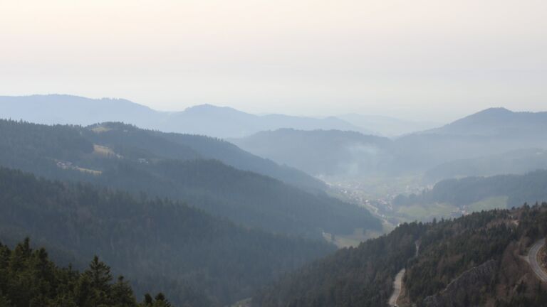 Dieses Bild zeigt eine Webcam-Aufnahme vom Achertal, aufgenommen am Freitag, den 06.03.2026 um 16:10 Uhr. Die Temperatur betrug 13.2°C.