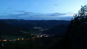 Dieses Bild zeigt eine Webcam-Aufnahme vom Achertal, aufgenommen am Donnerstag, den 14.05.2026 um 21:50 Uhr. Die Temperatur betrug 4.5°C.