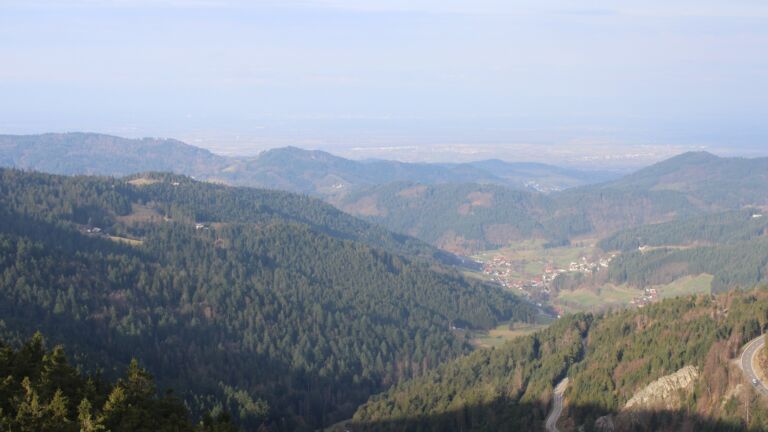 Dieses Bild zeigt eine Webcam-Aufnahme vom Achertal, aufgenommen am Samstag, den 28.02.2026 um 09:00 Uhr. Die Temperatur betrug 6.2°C.